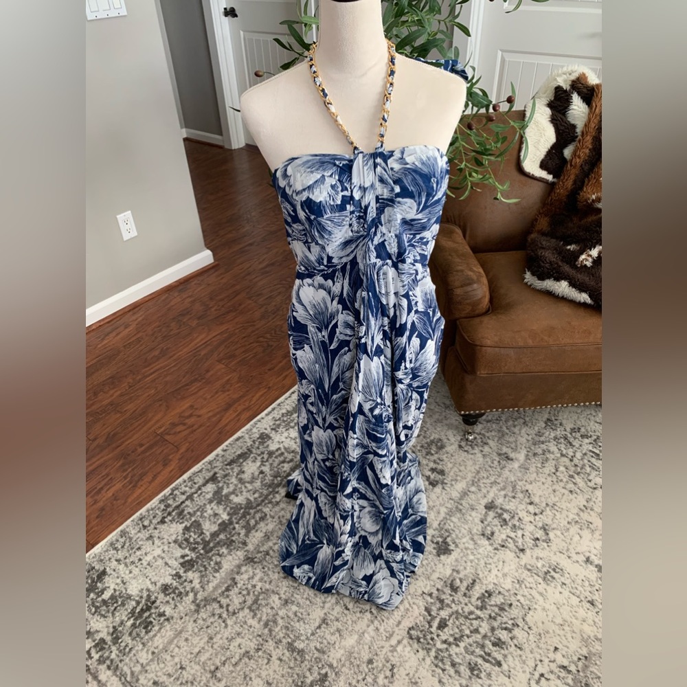 Beautiful Donna Ricco maxi dress. Gold chain/fabric tie. Completely lined